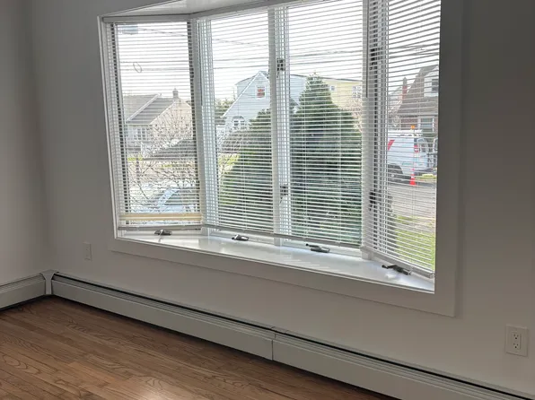 (undisclosed Address), Lindenhurst, NY 11757