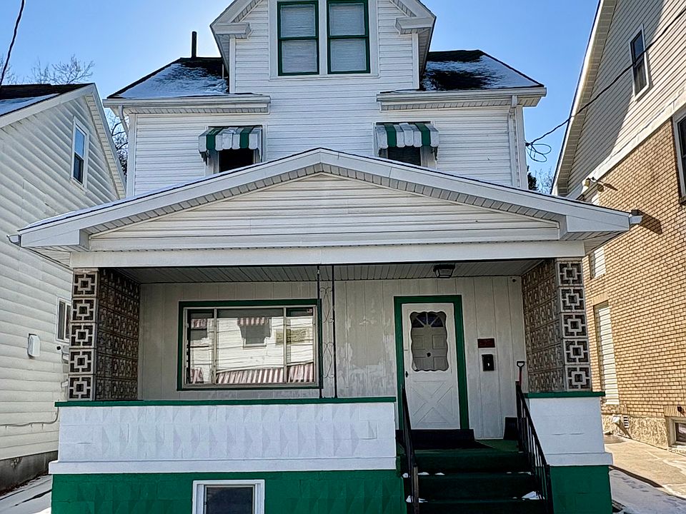 2 Story White Vinyl Siding with Fenced in Yard! Trash Included in Monthly Rent!