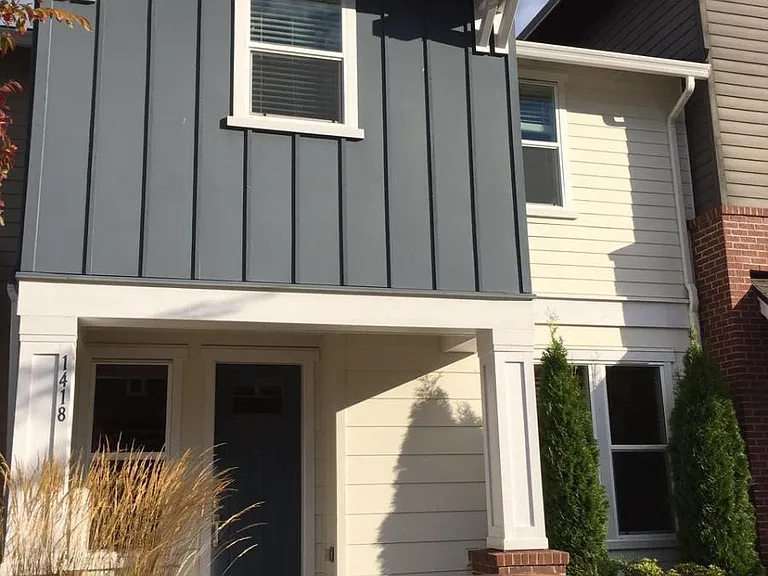 1418 NE Hickory Ln — Photo 2