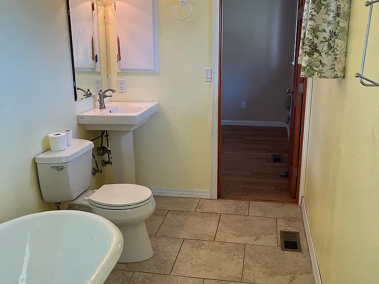 506 Hainsworth St — Photo 11