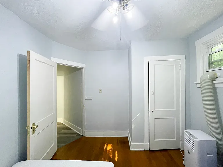 5725 Phillips Ave #F1 — Photo 23