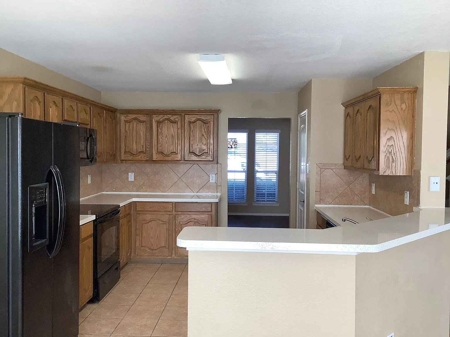 3 bed, 2.5 bath, 2590 sqft, $2,795 — Photo 3