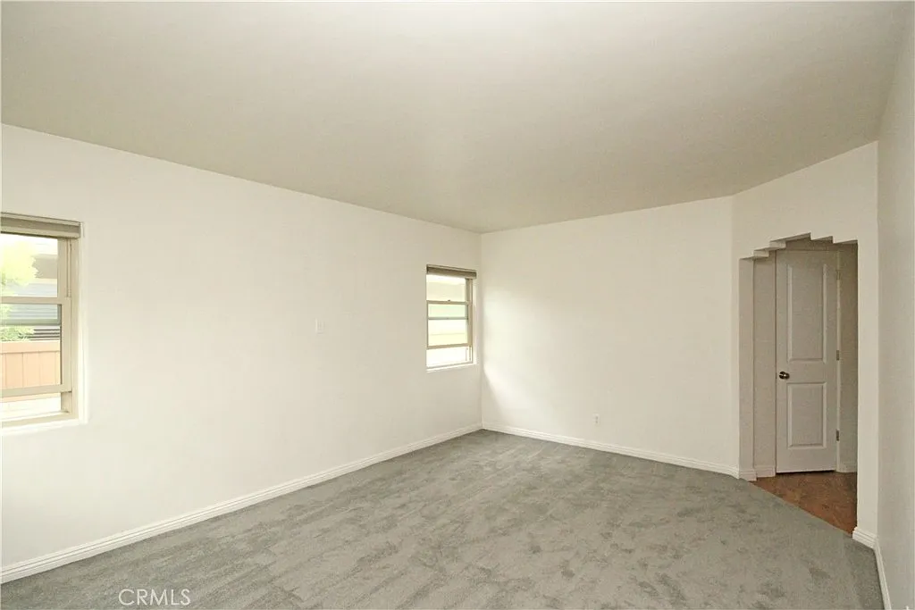 2 bed, 930 sqft, $3,000 — Photo 3