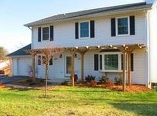 2002 Christopher Dr, Blacksburg, VA 24060