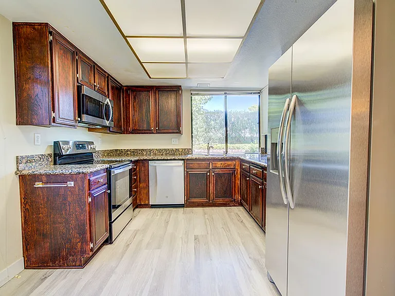 2574 Pera Cir — Photo 36