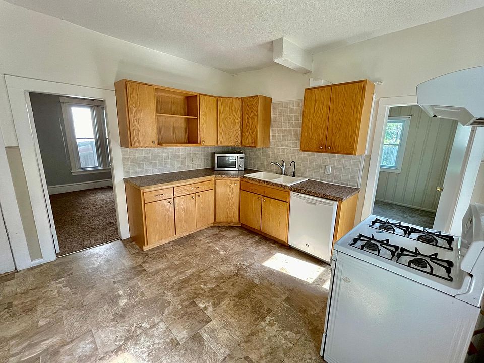 1st image of 1-824 21st Ave NE #1