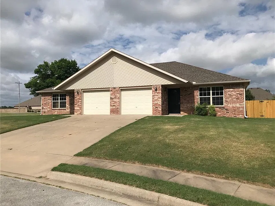 301 NW Abbey Pl #2