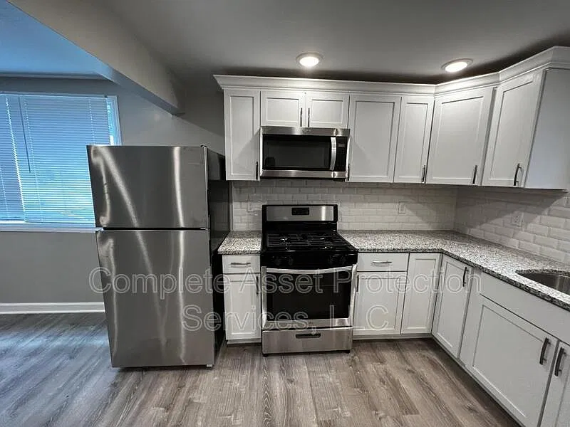 3 bed, 1.0 bath, 944 sqft, $1,485 — Photo 3