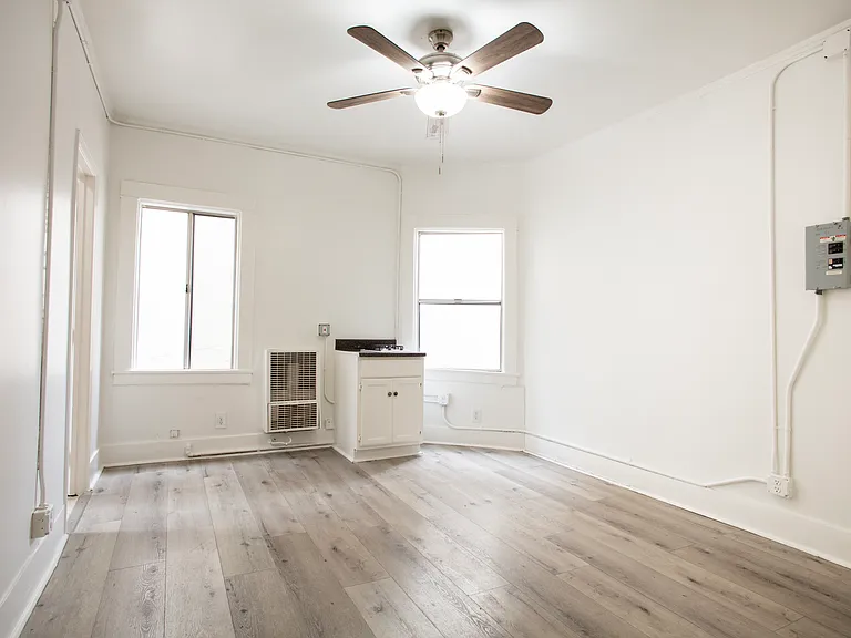 Bixel apts LLC — Photo 6