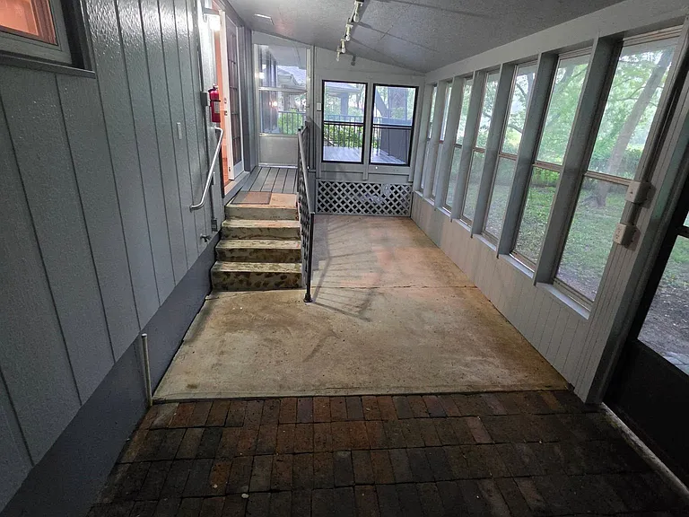 1007 S Water St — Photo 32