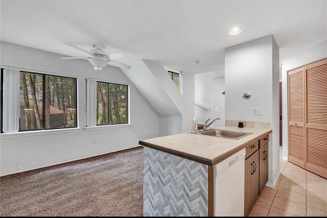 Building Photo - 39 Evergreen Rd