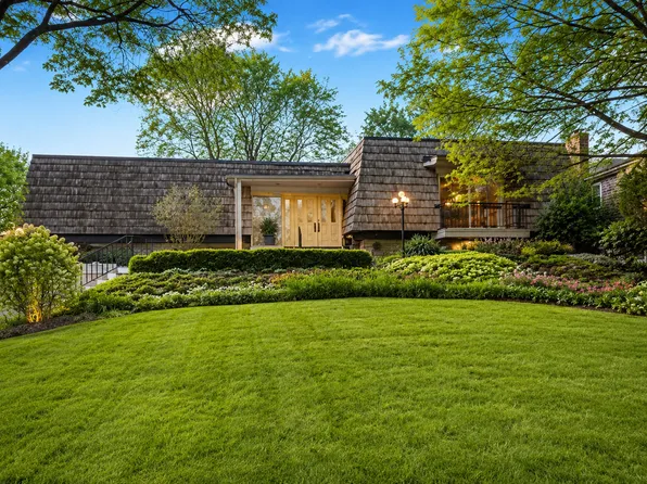 130 Surrey Ln, Burr Ridge, IL 60527
