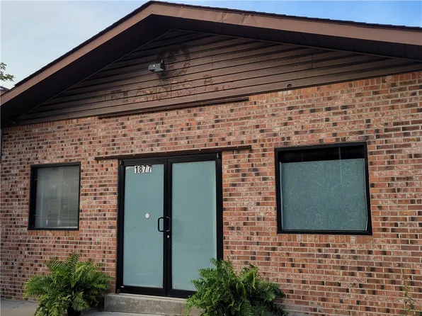 1877 Noblestown Rd, Pittsburgh, PA 15205