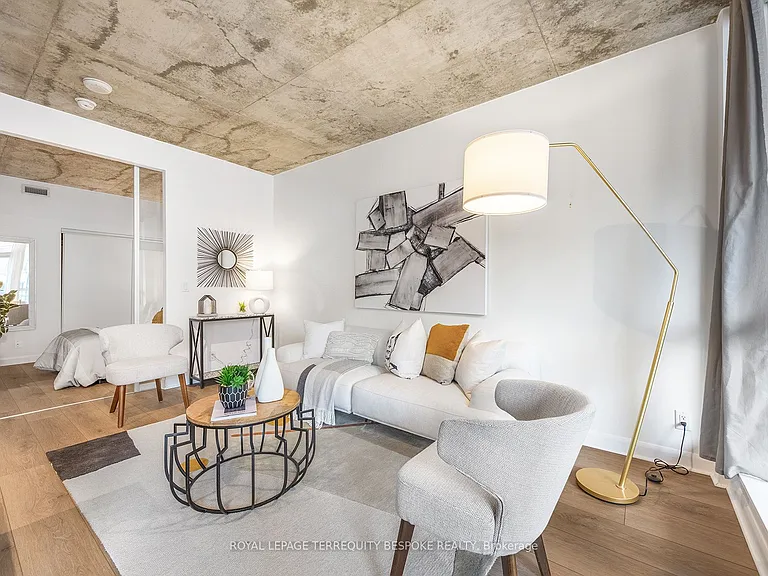 478 King St W #202 — Photo 9