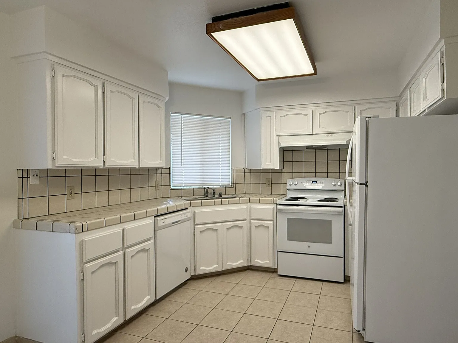 2 bed, 1000 sqft, $1,650 — Photo 3
