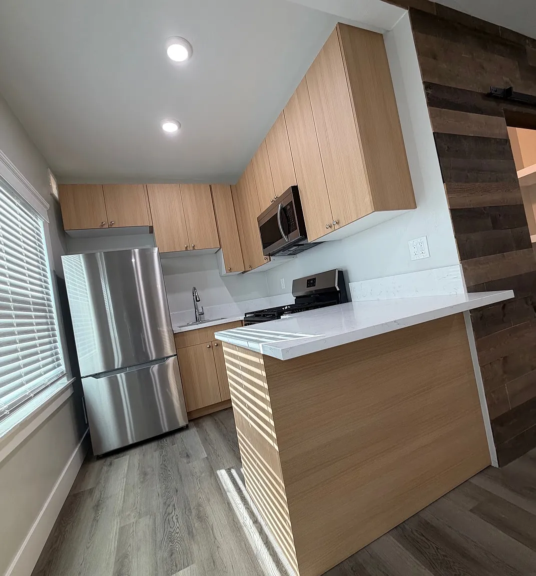 2171 Logan Ave — Photo 4