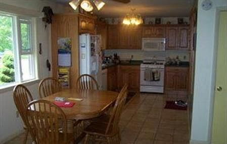 3rd image of 8 Deo St