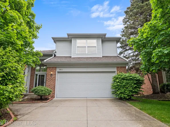 3099 Silverbrook Dr, Rochester, MI 48306