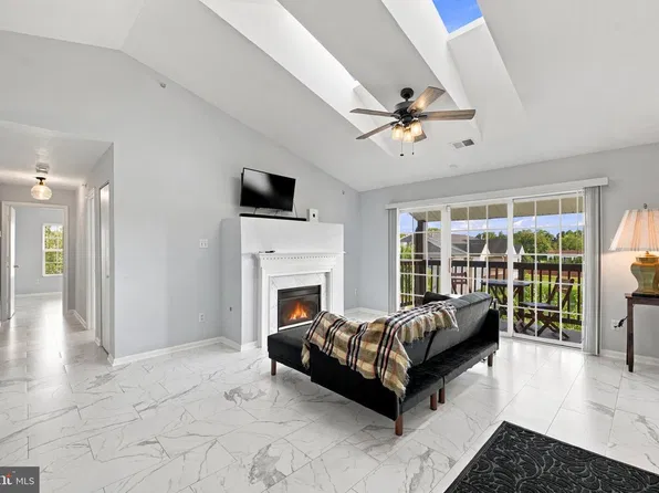 136 Brookland Ct APT 9, Winchester, VA 22602