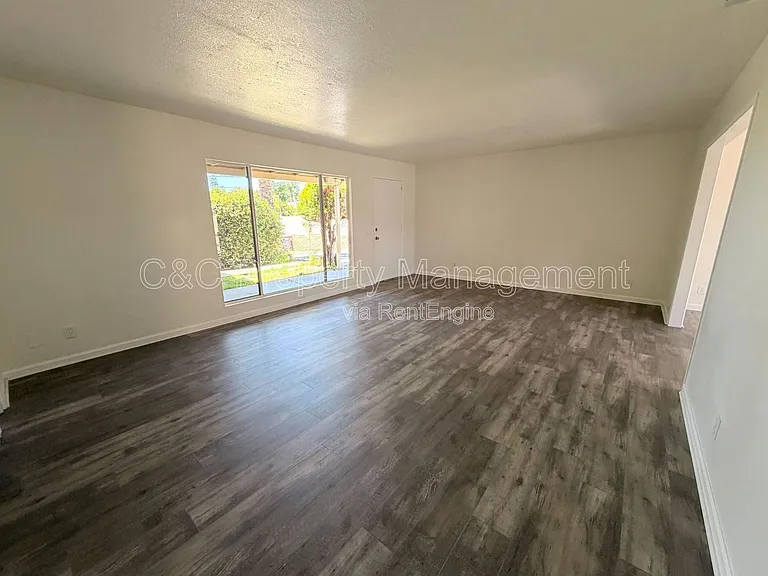 219 Plymouth Dr #B — Photo 5