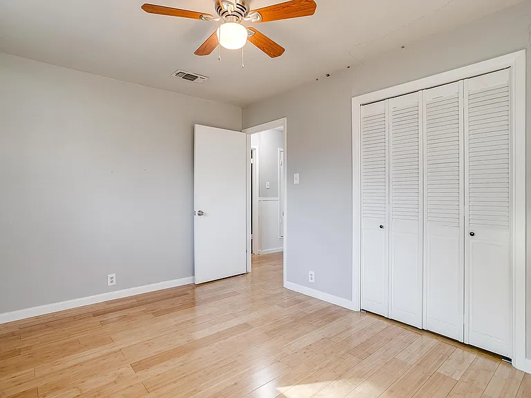 109 SE Dian St — Photo 15