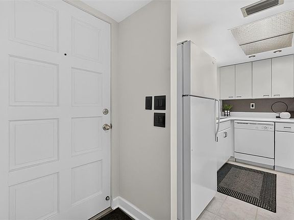 4th image of 101 N GRANDVIEW STREET #412