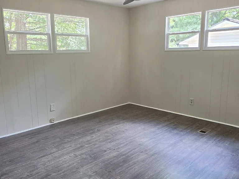 4910 Forestmont Dr — Photo 12