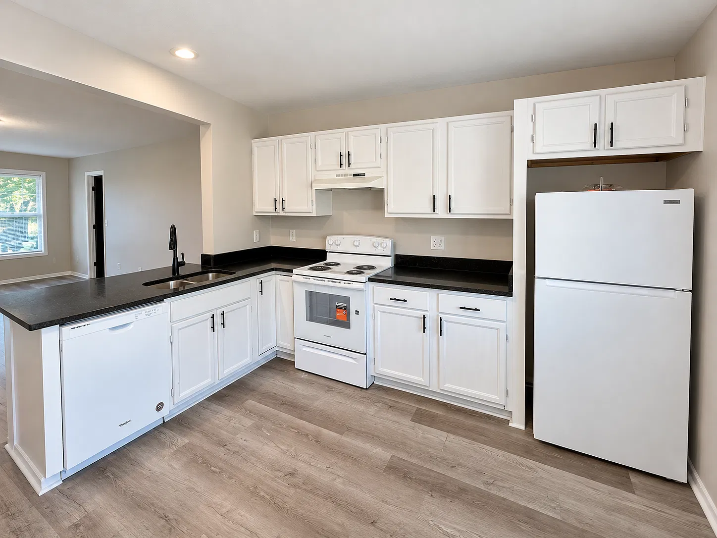 4 bed, 1500 sqft, $1,800 — Photo 2