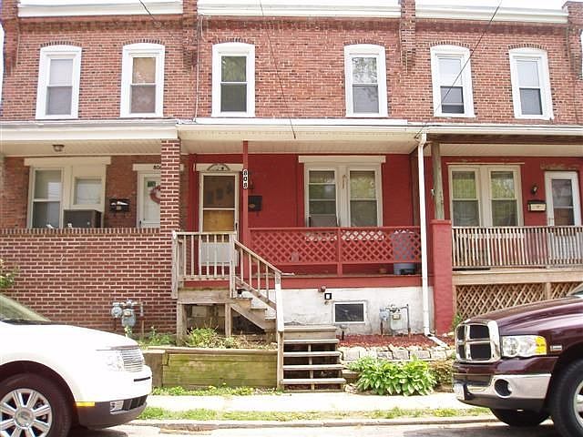 middle of 3 row homes