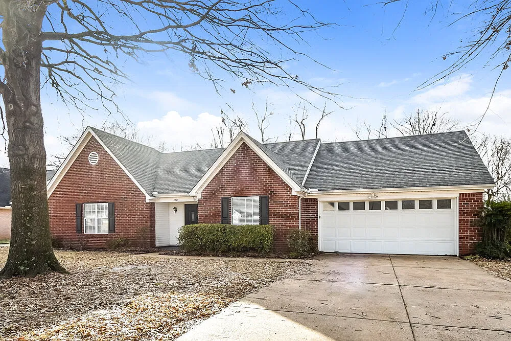 4 bed, 2.0 bath, 1966 sqft, $2,870 — Photo 3