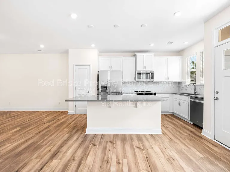 1528 Cedar Tree Dr — Photo 5