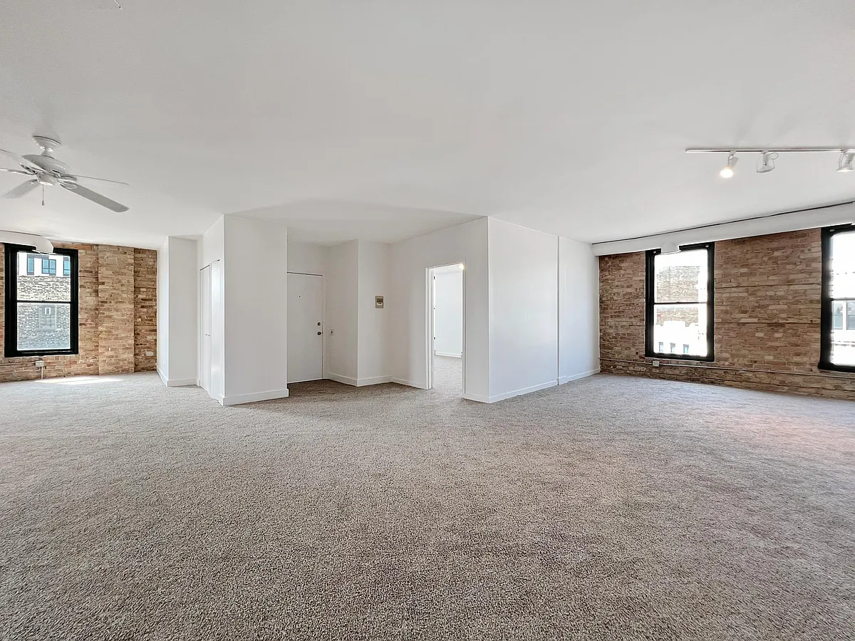 Building Photo - 1537 W Division St #3