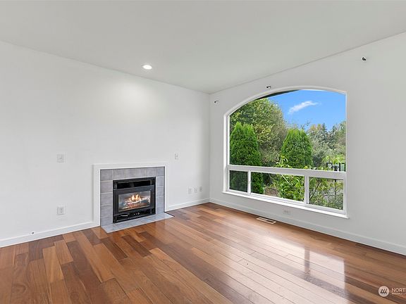3rd image of 1121 Lake Crest Drive