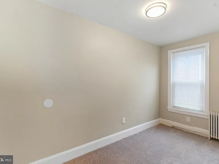 2530 Collins St — Photo 11