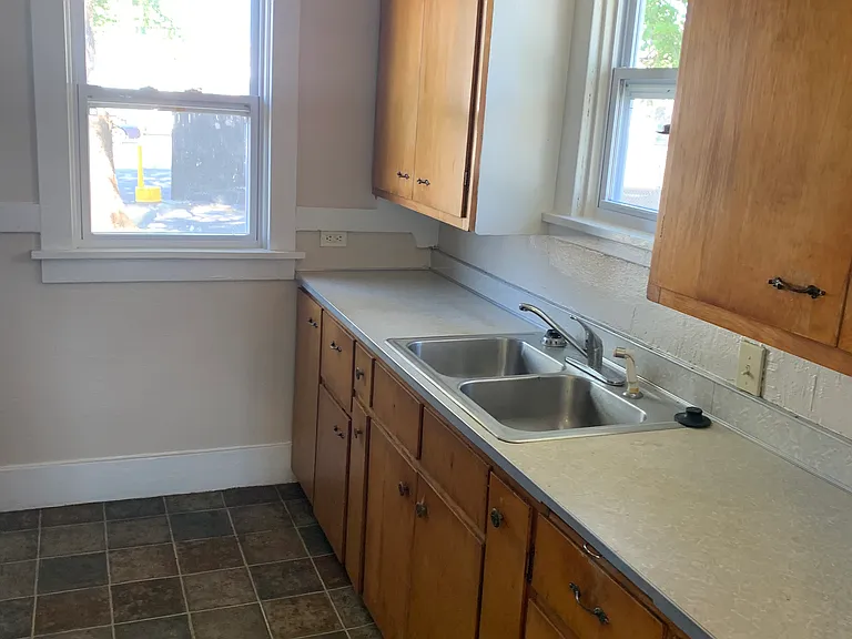 317 Grand Ave — Photo 9