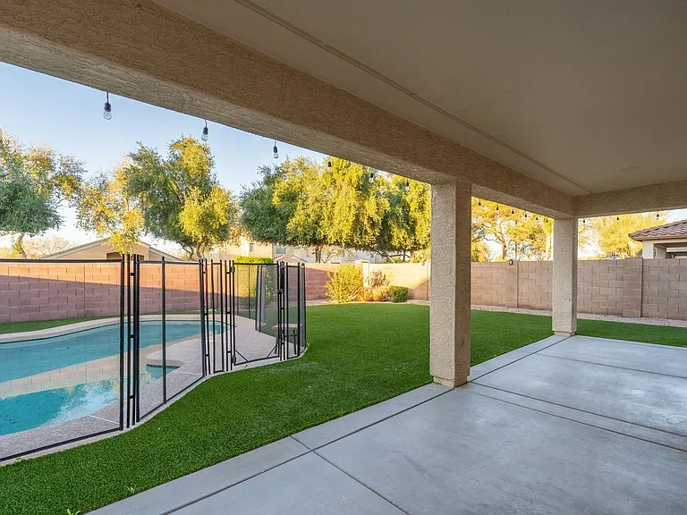1546 E Nightingale Ln — Photo 78