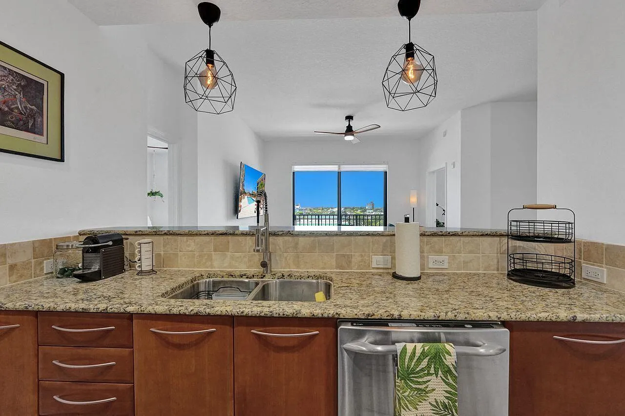 2 bed, 2.0 bath, 1105 sqft, $2,700 — Photo 4