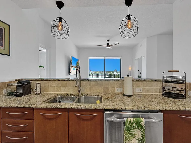 511 Lucerne Ave #613 — Photo 4