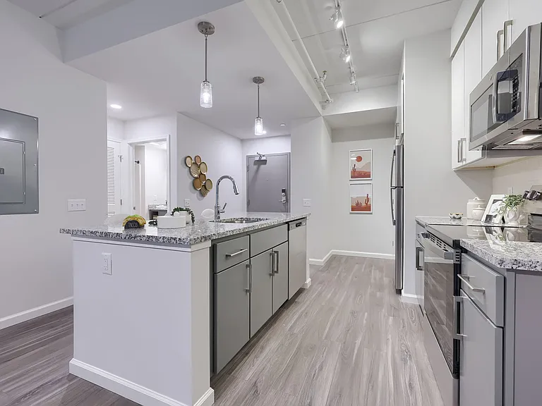 Gallery 118 — Photo 6