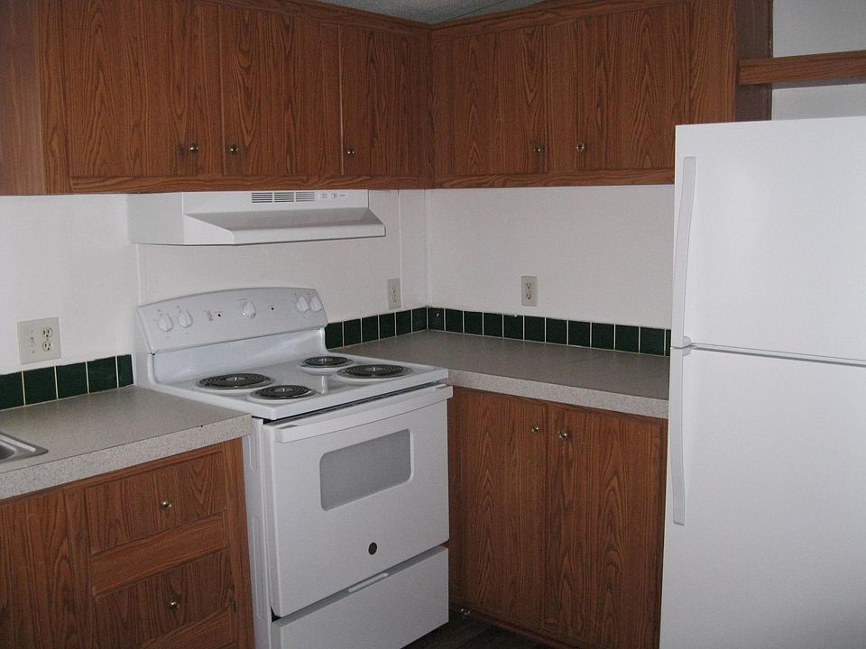 2nd image of 13-37 Lone Oak Dr