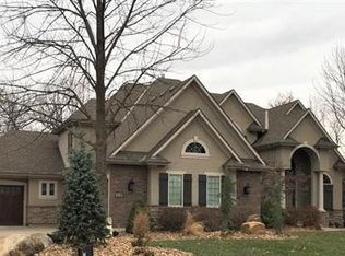 476 NW Riven Rock Cir, Lees Summit, MO 64081