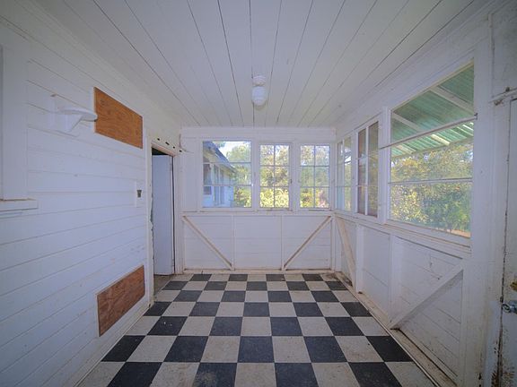 3rd image of 1301 6th St