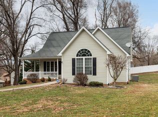 105 Sterling Dr, Waynesboro, VA 22980