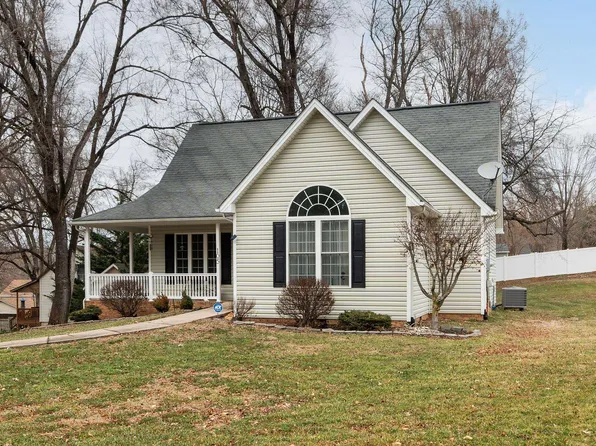 105 Sterling Dr, Waynesboro, VA 22980