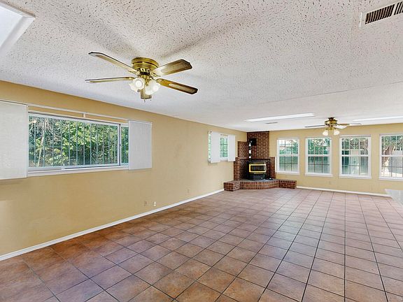Looking into Great Room from garage entrance