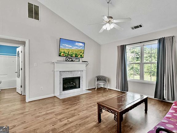 5th image of 170 Shenandoah Dr