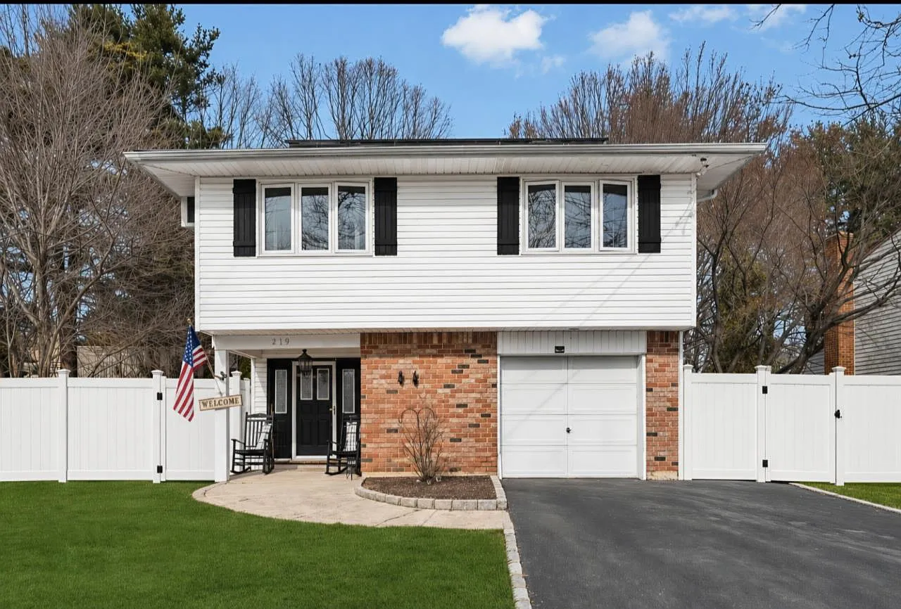 5 bed, 1825 sqft, $5,100 — Photo 1