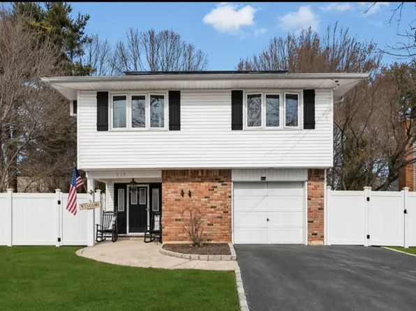 219 Bellerose Ave, East Northport, NY 11731