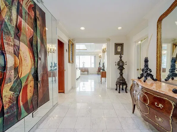 475 Park Avenue image 1 of 7