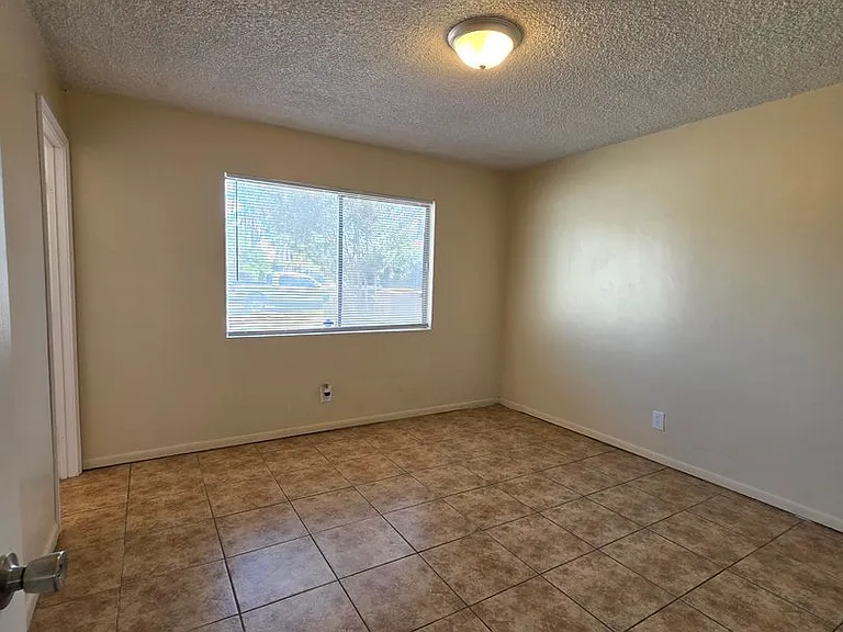 2805 Cambria Ave — Photo 7